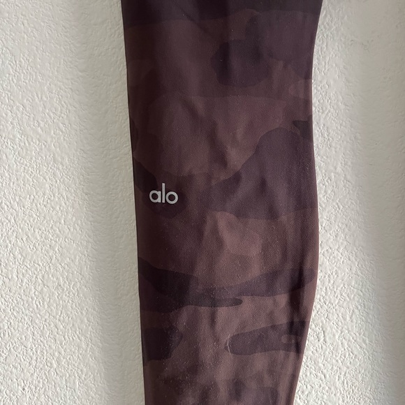 Alo Yoga High Waist Brown Camo Vapor Leggings Cocoa - Picture 9 of 12